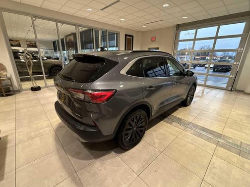 2021 Ford Escape Titanium