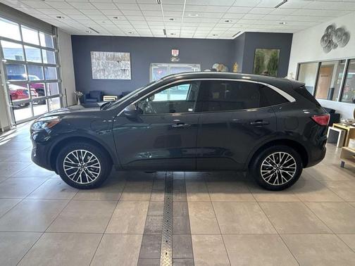 2022 Ford Escape PHEV SE