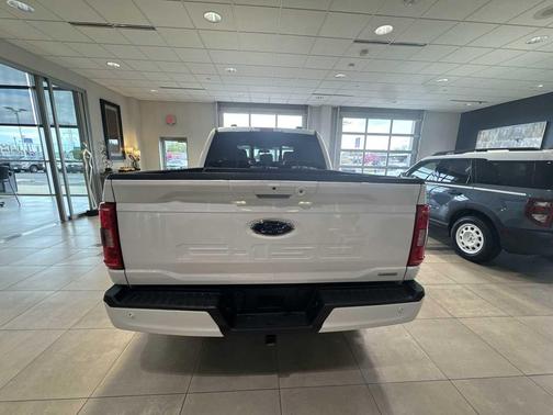 OXFORD WHITE 2022 Ford F-150 XLT