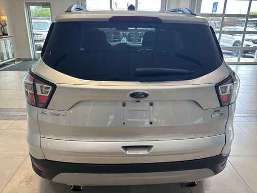 INGOT SILVER METALLIC 2017 Ford Escape SE