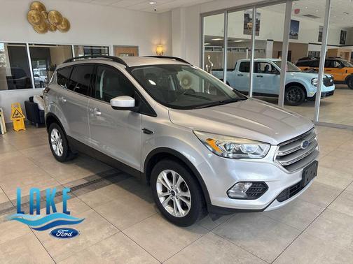 INGOT SILVER METALLIC 2017 Ford Escape SE