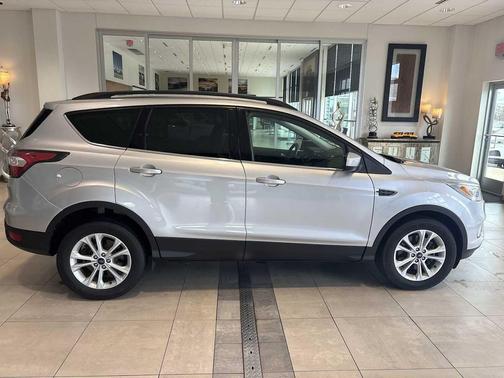 INGOT SILVER METALLIC 2017 Ford Escape SE