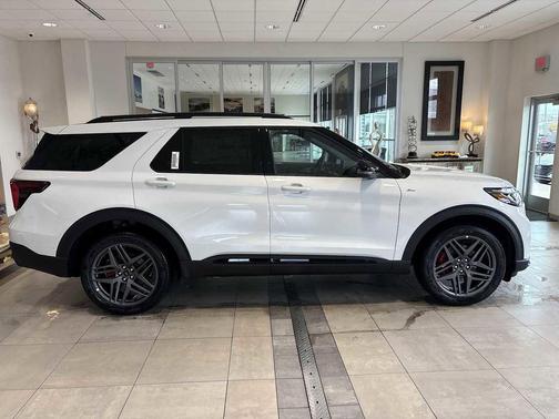 STAR WHITE MET TRI-COAT 2026 Ford Explorer ST-Line