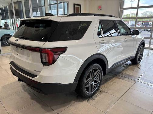 STAR WHITE MET TRI-COAT 2026 Ford Explorer ST-Line