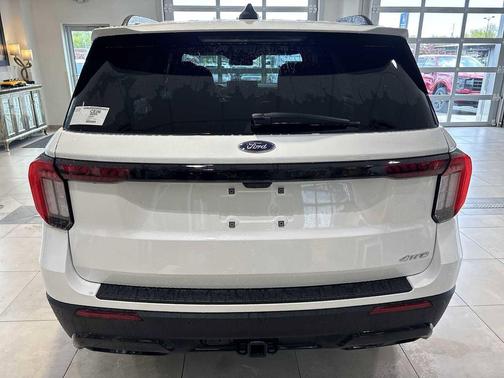 STAR WHITE MET TRI-COAT 2026 Ford Explorer ST-Line