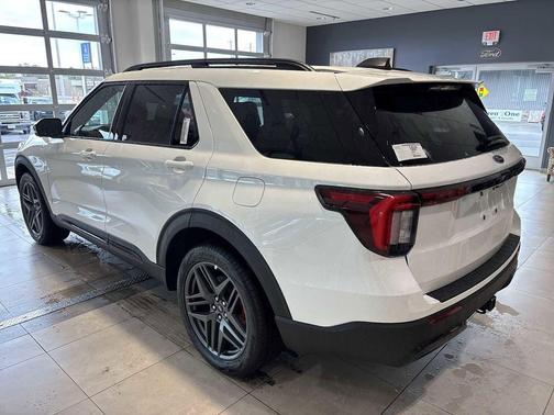 STAR WHITE MET TRI-COAT 2026 Ford Explorer ST-Line