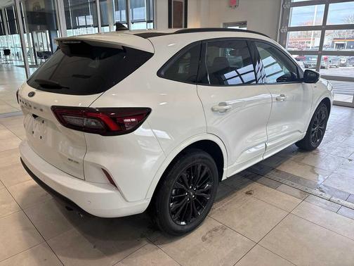 2023 Ford Escape ST-Line Elite