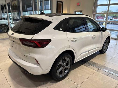 STAR WHITE METALLIC TRI-COAT 2024 Ford Escape ST-Line