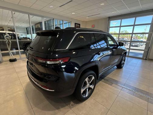Midnight Sky 2023 Jeep Grand Cherokee 4xe Base