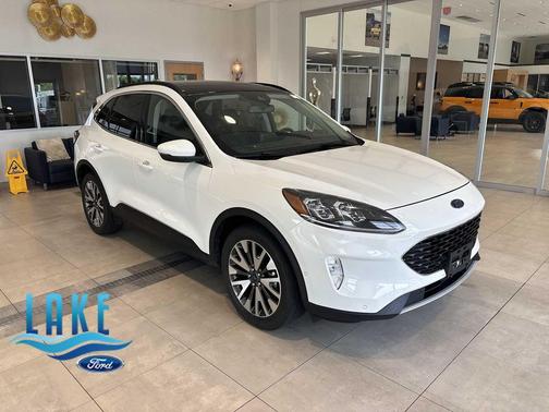STAR WHITE METALLIC TRI-COAT 2020 Ford Escape Titanium