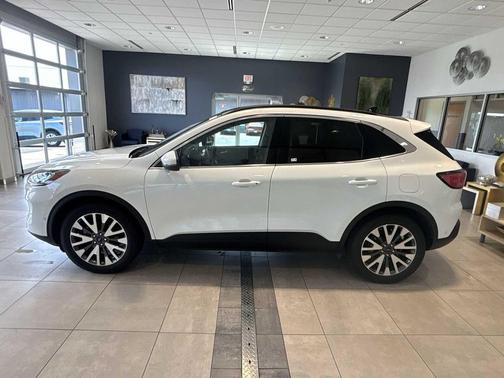 STAR WHITE METALLIC TRI-COAT 2020 Ford Escape Titanium