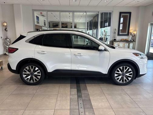 STAR WHITE METALLIC TRI-COAT 2020 Ford Escape Titanium