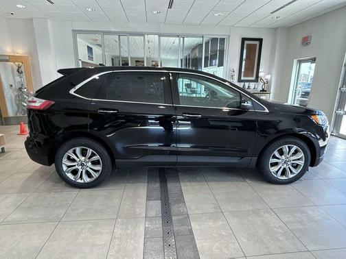 AGATE BLACK 2022 Ford Edge Titanium
