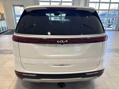 Snow White Pearl 2024 Kia Carnival EX