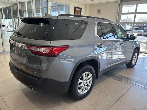 Satin Steel Metallic 2020 Chevrolet Traverse LT Cloth