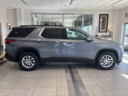 Satin Steel Metallic 2020 Chevrolet Traverse LT Cloth