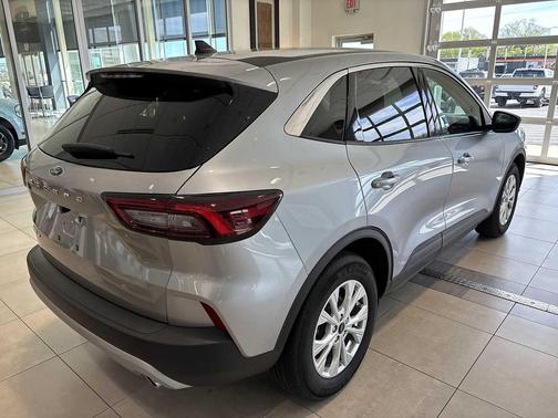 ICONIC SILVER METALLIC 2024 Ford Escape Active