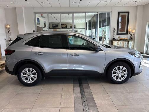 ICONIC SILVER METALLIC 2024 Ford Escape Active