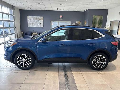 2022 Ford Escape PHEV Titanium