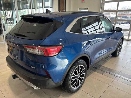 2022 Ford Escape PHEV Titanium