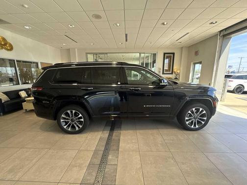 Midnight Sky 2023 Jeep Grand Cherokee L Overland