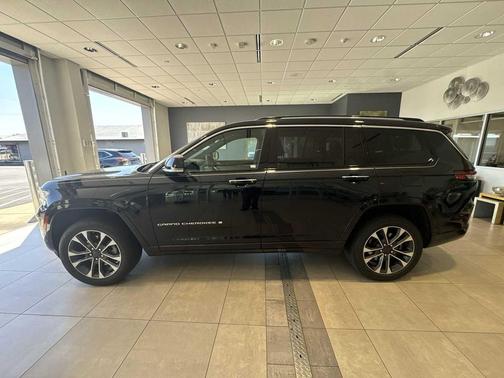 Midnight Sky 2023 Jeep Grand Cherokee L Overland