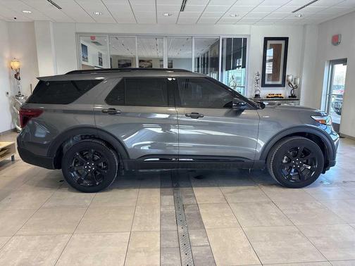 2023 Ford Explorer ST-Line