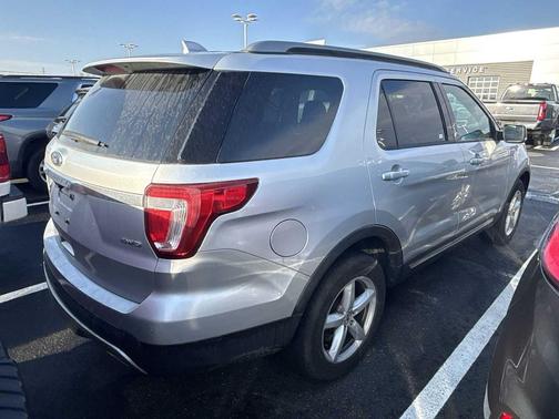 INGOT SILVER METALLIC 2017 Ford Explorer XLT