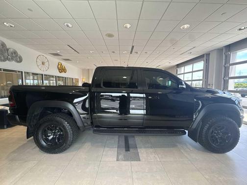Diamond Black Crystal Pearlcoat 2022 RAM 1500 TRX