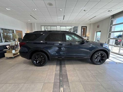 STONE BLUE METALLIC 2024 Ford Explorer ST-Line
