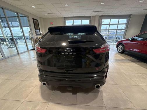 2023 Ford Edge ST