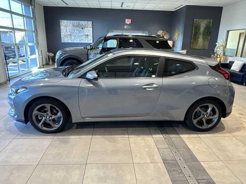 2019 Hyundai Veloster 2