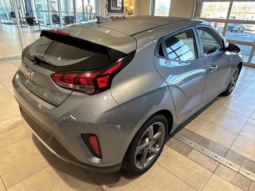 2019 Hyundai Veloster 2