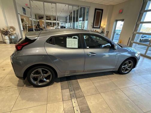 2019 Hyundai Veloster 2