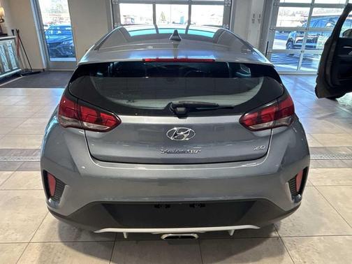 2019 Hyundai Veloster 2