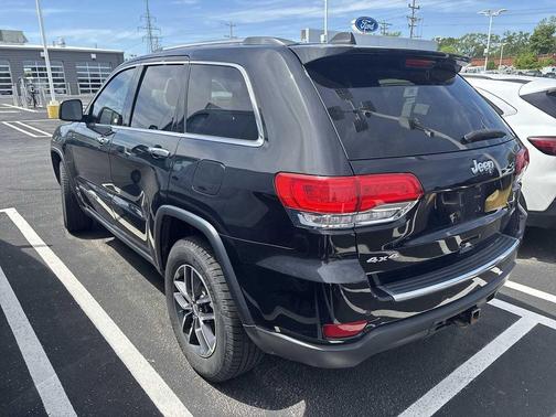 Diamond Black Crystal Pearlcoat 2018 Jeep Grand Cherokee Limited