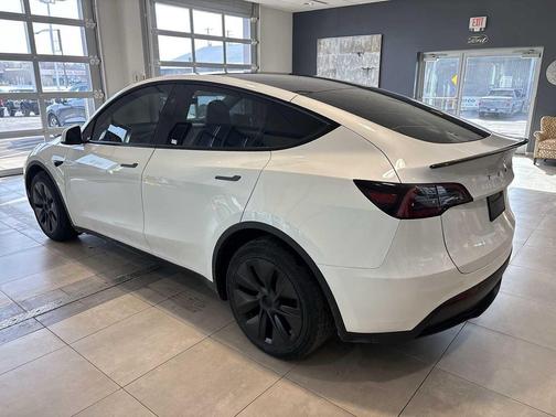 2024 Tesla Model Y Long Range Dual Motor All-Wheel Drive