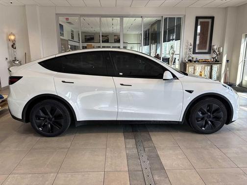 2024 Tesla Model Y Long Range Dual Motor All-Wheel Drive