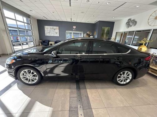 2020 Ford Fusion Hybrid SE