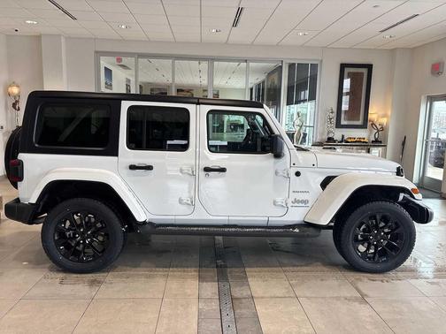 Bright White Clearcoat 2023 Jeep Wrangler 4xe Sahara