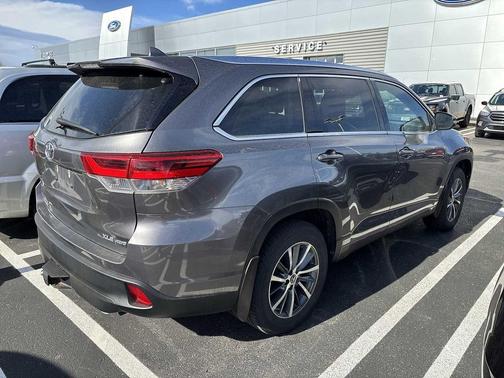 Predawn Gray Mica 2018 Toyota Highlander XLE