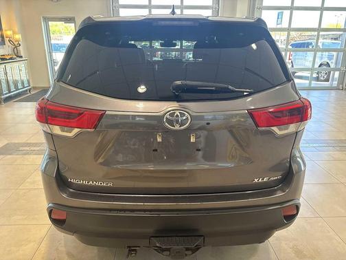 Predawn Gray Mica 2018 Toyota Highlander XLE