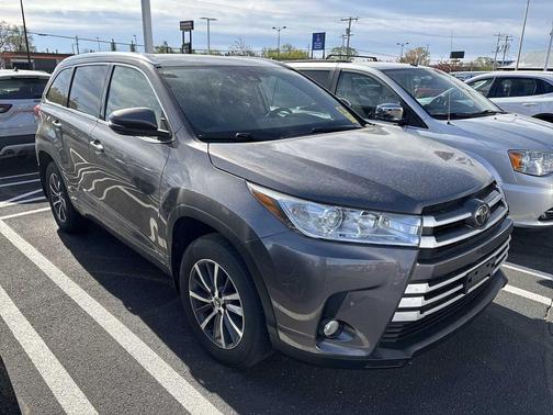 Predawn Gray Mica 2018 Toyota Highlander XLE