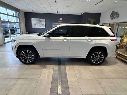 2022 Jeep Grand Cherokee Overland