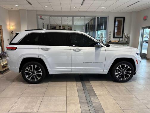 2022 Jeep Grand Cherokee Overland