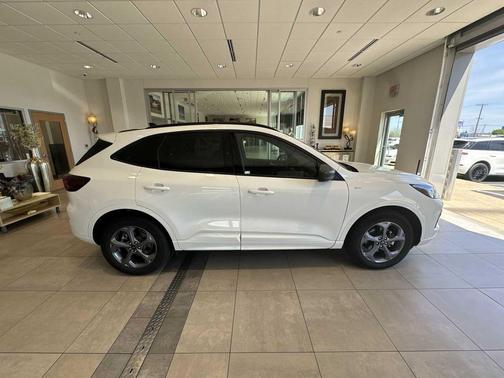 STAR WHITE METALLIC TRI-COAT 2023 Ford Escape ST-Line