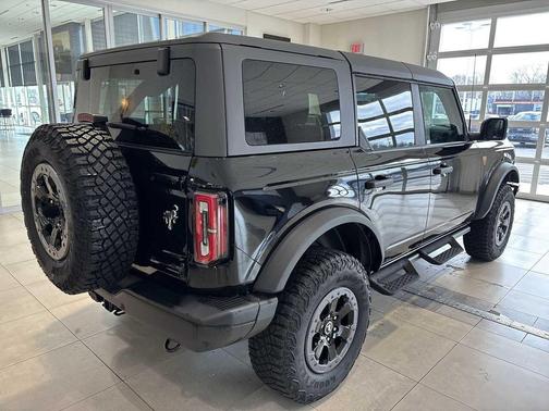 SHADOW BLACK 2023 Ford Bronco Badlands