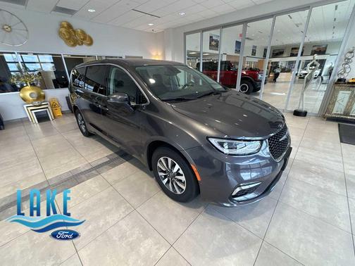 2023 Chrysler Pacifica Hybrid Touring L