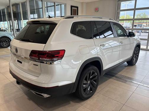 WHITE 2022 Volkswagen Atlas 3.6L SEL