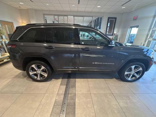 2022 Jeep Grand Cherokee 4xe Base